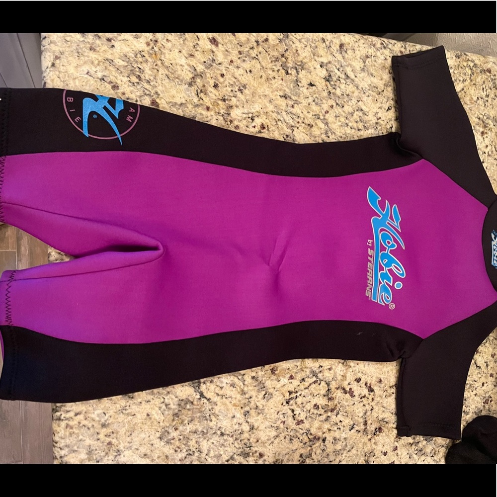 Hobie shortie size small wet suit